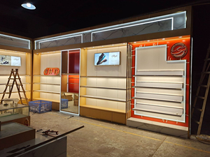 Espositori di Alta Qualità per Scarpe da Uomo e Donna, Design per Negozi Completi, Scaffali Espositivi Bianchi/Arancioni - Product Image 1