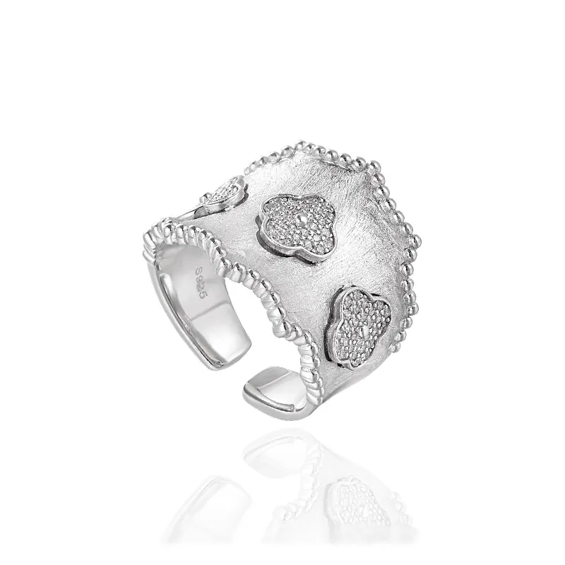 Cincin zirkon putih mode 925 perak murni 925 perhiasan semanggi desain lebar dapat disesuaikan cincin perak untuk wanita