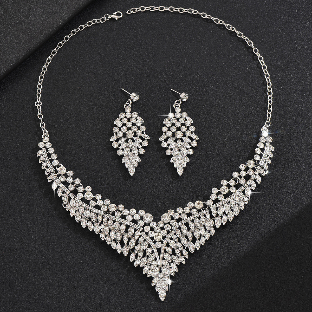 ชุดสองชิ้นสีเงินและสีขาว G284