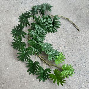 Guirlande de feuilles vertes artificielles Meng Jie, Monstera, 1,8 m, PVC, décoration murale intérieure, pour la décoration de la maison - Product Image 2