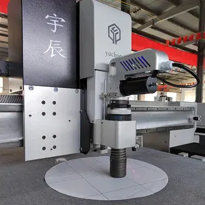 Hohe Präzision hohe Geschwindigkeit Yuchon Hersteller CNC Schaumstoff Gummi-Schwamm-Schneidemaschine