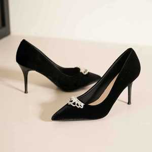 Escarpins à bout pointu en velours noir avec détail en strass, chaussures de mariage pour femmes, taille adulte 6681N-218 - Product Image 1