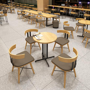 ชุดเฟอร์นิเจอร์คาเฟ่สไตล์นอร์ดิกสมัยใหม่ เก้าอี้รับประทานอาหารพนักพิงโค้งพร้อมเบาะสีเทา และโต๊ะลายไม้โอ๊ค เก้าอี้รับประทานอาหารพนักพิงโค้ง - Product Image 4