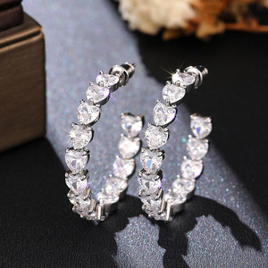 Orecchini a Forma di Cuore a C per Donne, Orecchini Scintillanti con Pavé, Gioielli di Moda per Uso Quotidiano e Feste - Product Image 6