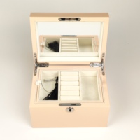 Boîte à bijoux en bois avec peinture haute brillance, doublure en velours blanc, miroir intégré, charnière métallique verrouillable, plateau amovible, boîte de rangement pour bijoux