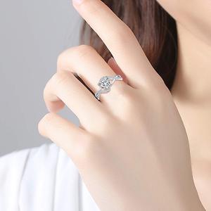 แหวนหมั้นทองคำขาว 14K แบบคลาสสิกสำหรับผู้หญิง ดีไซน์แหวนแยกส่วนประดับเพชรโมอิสซาไนต์รูปหัวใจ 1 กะรัต - Product Image 5