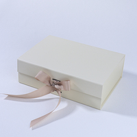 Boîte d'emballage minimaliste personnalisée à rabat, pliable, magnétique, avec ruban