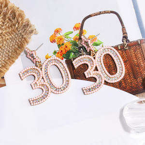 أقراط متدلية حفلات عيد ميلاد السنة الثلاثين للنساء أقراط أعياد الميلاد مرصعة بحجر الراين منقوش عليها أرقام <span class=keywords><strong>21</strong></span> و30 و40 و50 و60 - Product Image 3