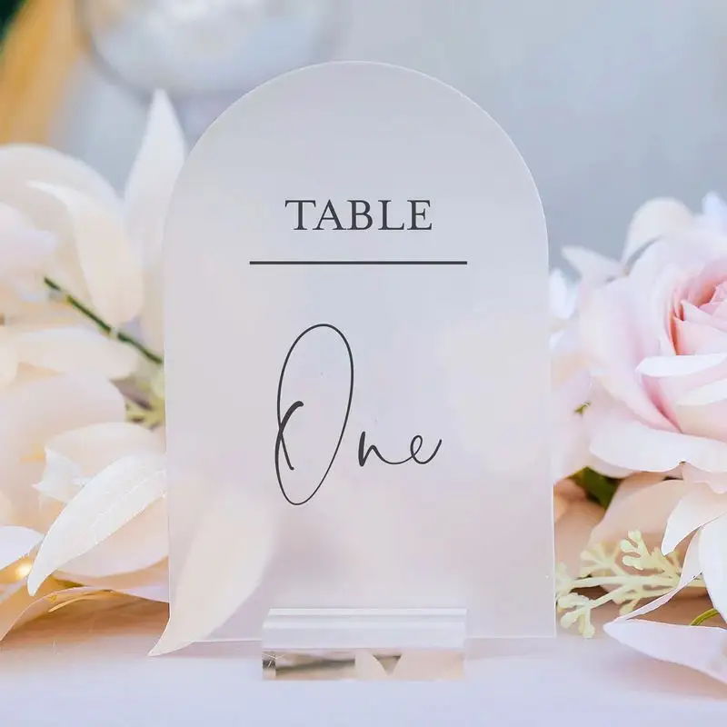 도매 사용자 정의 아치 직사각형 투명 서리 낀 금 거울 결혼식 아크릴 테이블 번호 기호 홀더 리셉션 장식