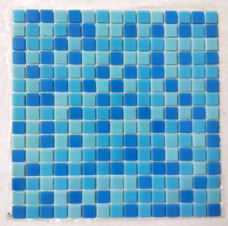 Carreaux de mosaïque en verre bleu thermofusible de haute qualité pour décor de salle de bain et de piscine