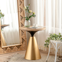 Table basse en bois massif de côté vintage simple et unique de style nordique pour le salon