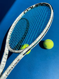Racchetta da Tennis Solinco <span class=keywords><strong>WHITEOUT</strong></span> V2, Motivo Tigre Bianco, Forma Ellittica in Carbonio, Superficie 98 Pollici Quadrati, 27 Pollici, 325mm - Product Image 2