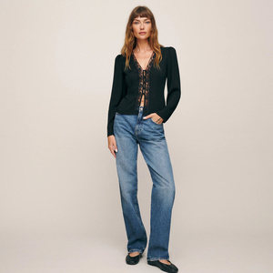 Blusa de Encaje Negro Francés para Mujer, Manga Larga, Cuello en V Sexy, Cintura Ajustada, Top Elegante de Alta Gama - Product Image 2