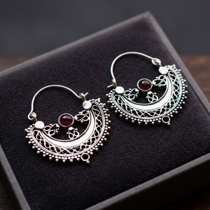 Pendientes de Aro de Latón con Cristal de Granate Rojo Hechos a Mano, Chapados en Plata 925, Resistentes al Agua, para Mujer - Product Image 4