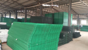 Dış Mekan 3D Kavisli Örgü PVC Kaplı Bahçe Çit Paneli, Ev Dekoratif Çiti İçin Bükümlü Kaynaklı Tel Örgü ve Direk Başlıkları ile - Product Image 6