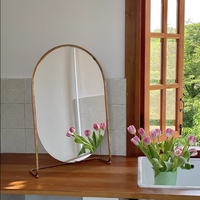 Vente en gros vanité de table élégante et moderne luxe miroir de maquillage ovale cosmétique en métal doré décoration pour la chambre à coucher