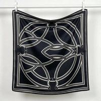 Foulard carré de luxe pour femme, personnalisé avec logo imprimé numériquement, doux pour la peau, en soie 100%