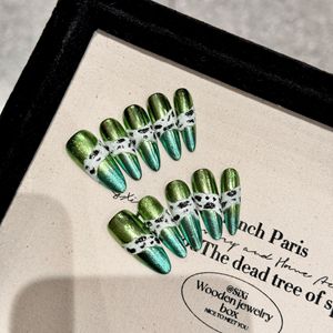 Nuovo Prodotto Lanciato, Trono in Velluto Blu, Unghie Artigianali Pura Manodopera con Diamanti a Forma di Coniglio Desperato e Glitter Scintillanti - Product Image 4