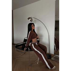 ชุดวอร์มบราวน์ รินัลดี แอคทีฟแวร์ ไซส์พลัส แบบมีฮู้ด 2 ชิ้น พร้อมโลโก้สะท้อนแสง ระบายอากาศได้ดี ลายพิมพ์สำหรับฤดูหนาว ผ้าวอช - Product Image 3