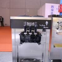 Machine à glaces commerciale automatique à 3 saveurs pour la fabrication de glaces molles, vente en gros pour les usines de crème glacée