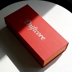 Boîte cadeau rigide magnétique de luxe avec logo personnalisé en relief, doublure en éponge, emballage en carton recyclable - Product Image 1