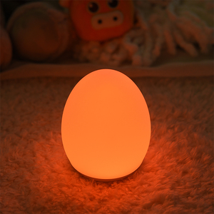 Lampe de nuit LED à intensité variable avec commande tactile, blanc chaud, forme d'œuf, corps en plastique, rechargeable par USB, lumière de chambre au design minimaliste - Product Image 4