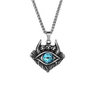 Collier Hip Hop Rock pour homme en acier inoxydable avec pendentif crâne de démon style européen américain, œil bleu, SP1003 - Product Image 1