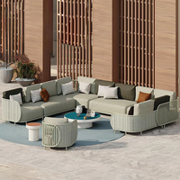 Ensemble de canapé lounge d'extérieur en rotin tressé moderne et luxueux 3 places avec coussins écologiques à séchage rapide pour jardin
