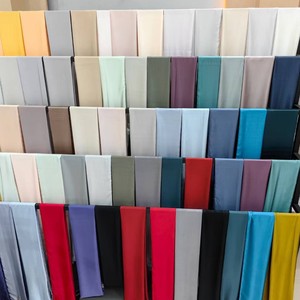 Parure de lit quatre pièces en soie de mûrier 19/40 Momme, couleur unie, antibactérienne, pour usage domestique, Hiver 2025 - Product Image 1