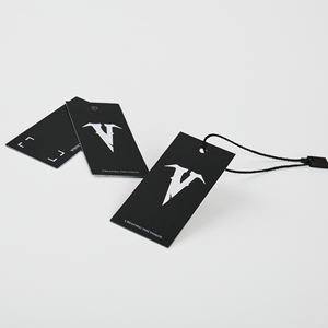 <span class=keywords><strong>Etichette</strong></span> di appendi abbigliamento personalizzato all'ingrosso carta speciale spessa cartoncino nero lucido <span class=keywords><strong>etichette</strong></span> Logo di marca di lusso <span class=keywords><strong>per</strong></span> abbigliamento indumento - Product Image 6