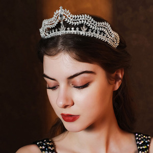 Corona di Lusso Personalizzata per Spose, <span class=keywords><strong>Tiara</strong></span> in Lega con Diamanti, Strass e Cristalli, per Feste di Compleanno, Balli e Matrimoni - Product Image 2