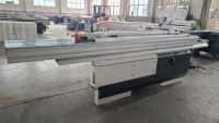 Scie à panneaux CNC pour le travail du bois, machine à découper le bois avec commande informatique