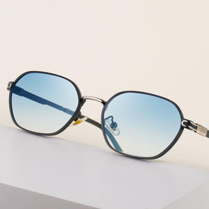 แว่นกันแดดทรงวงรีสำหรับผู้หญิง รุ่น Dg 98300 กรอบพลาสติก ป้องกันรังสียูวี 400 เลนส์ไล่เฉดสีน้ำเงิน เหมาะสำหรับกิจกรรมกลางแจ้ง - Product Image 1