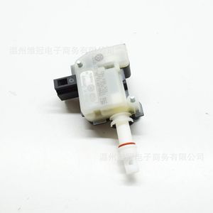 Actuador de Cierre para Tapa de Tanque de Combustible Skoda 18D810773A, Tipo Botón, Sistema de Cierre Centralizado Metálico - Product Image 2