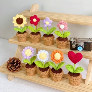 Tulipanes de hilo de ganchillo en maceta pequeña, flores artificiales decorativas, regalos creativos, adornos bonitos - Product Image 3