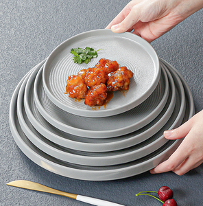 Lot De 6 Assiettes/Plateaux Ronds En Plastique Argenté - Réutilisables, Diamètre 32,8 Cm - Pour Présentation De Gâteaux, Bonbons, Noël