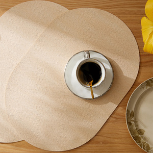Set de table ovale en imitation de texture tressée en écorce de maïs, marron et blanc cassé, écologique, pour la salle à manger - Product Image 3