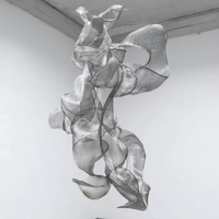 Sculpture artistique transparente personnalisée en structure métallique argentée suspendue pour hôtel, centre commercial, exposition, espace commercial, atrium