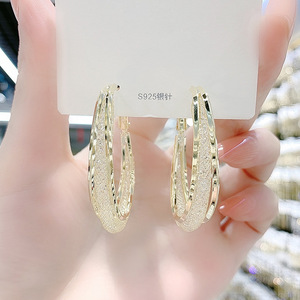 Pendientes de aro coreanos de Color dorado para mujer, aretes de malla con clip prismático, accesorio de joyería para fiesta, regalo para mujer 2022 - Product Image 3