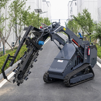 Mini-chargeuse compacte avec accessoire broyeur de souches, équipement haute performance pour le broyage des racines d'arbres