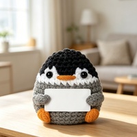 Peluche pingouin au crochet fait main, ornement pingouin tricoté avec carte vierge à insérer, mini jouet en peluche doux avec carte de message DIY