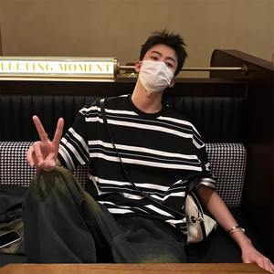 T-shirt rayé noir et blanc rétro japonais pour homme, col ras du cou, coupe ajustée, style américain, pur coton épais, idéal pour l'été - Product Image 6