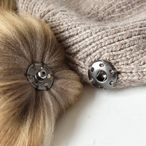 Ailin — <span class=keywords><strong>bonnet</strong></span> tricoté en laine pour <span class=keywords><strong>femme</strong></span>, chapeau à haute élasticité, avec deux pompons en fourrure naturelle, personnalisé, vente en gros - Product Image 6