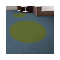 Dalles de moquette commerciales Kaili en nylon tufté, à boucles, fabriquées à la machine, teintes en masse, 440 g/m², résistantes aux taches, antidérapantes, personnalisables