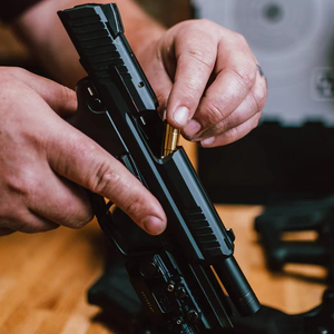 ระบบฝึกซ้อมยิงปืนแบบแห้งสั่งทำได้สำหรับขายส่ง ชุดฝึกยิงปืนแห้ง แบตเตอรี่ 3 ชุด ตลับกระสุนฝึกยิงเลเซอร์ 9 มม. 45acp - Product Image 3