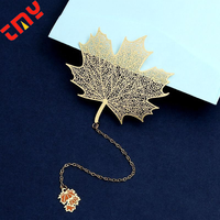 Marque-page en métal de veine de feuille inoxydable creuse de gravure créative personnalisée sur chaîne avec pendentif pour livre
