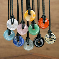Collier Pendentif Donut en Cristal Chakra avec Pierre Pi, Cordon en Cuir Noir Réglable, Collier Porte-Bonheur et Vœux en Pierre Précieuse, Cadeaux