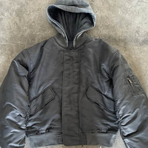 Мужская зимняя куртка-бомбер оверсайз с капюшоном, двойным слоем, плотностью 560 г/м², в стиле пуховика, для уличной моды и активного отдыха - Product Image 1