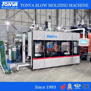 Máquina de fabricación de moldeo por soplado de botellas de líquido plástico con línea de producción - Product Image 2