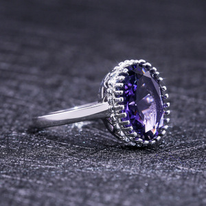 Grande Anello Ovale in Cristallo Viola per Donne, Accessorio Moda per Uso Quotidiano e Feste - Product Image 4